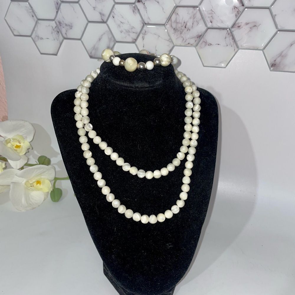 Elegant White Pearl Necklace and Bracelet Set